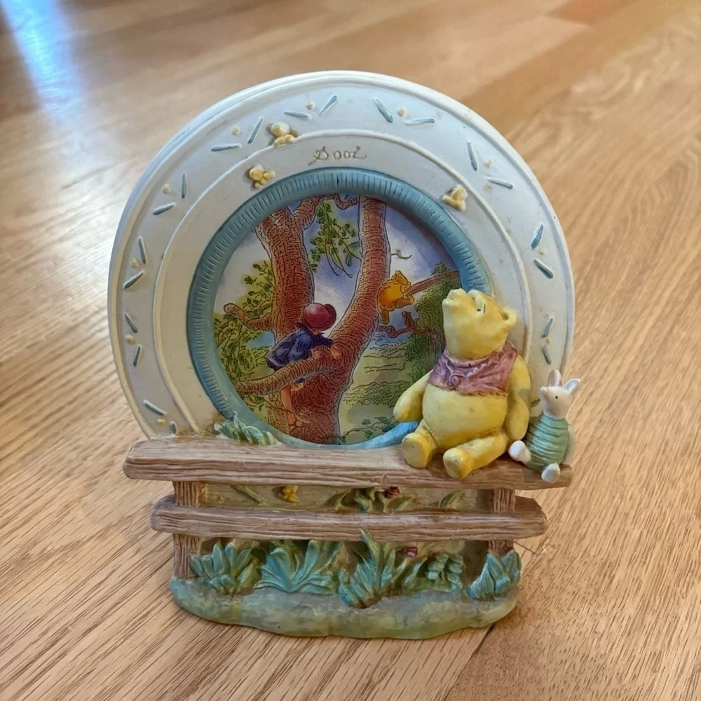 Disney Classic Pooh Picture Photo Frame embossed figurine Rabbit 4X4 Charpente